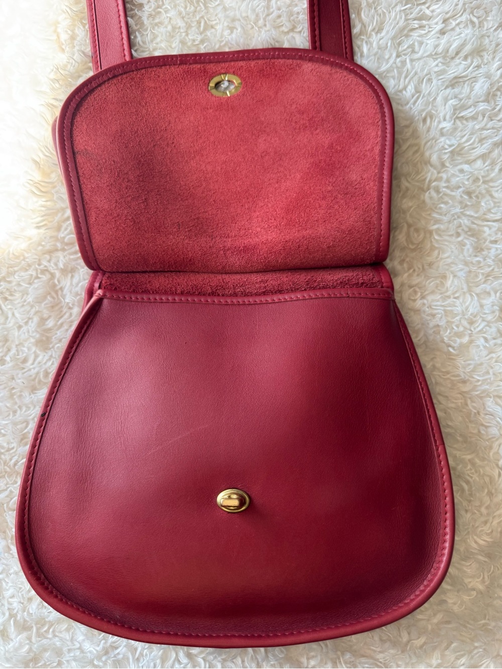 Vintage Coach Berkeley 9988 Red Leather Saddle Bag Brass Hardware Crossbody 90s - Picture 9 of 16